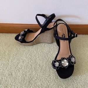 Rue21 Bling Wedge - Size M (7/8)